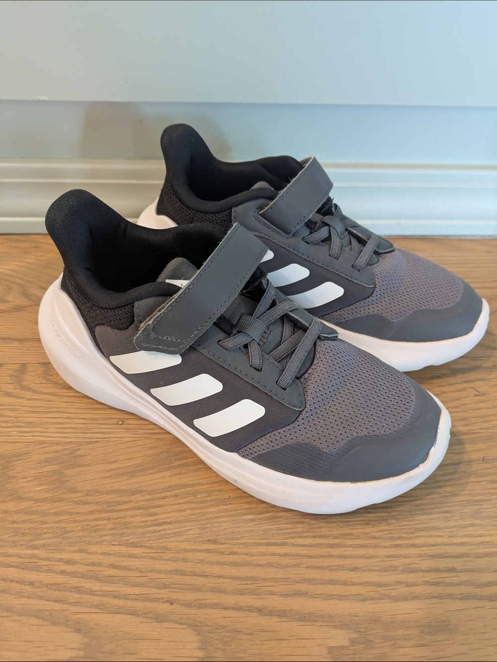 Adidas Tensaur Run 3.0 Gray + White Athletic Sneakers Kids Size 2